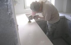 东西材料等摆放正在公共的过道上妨碍别人通过